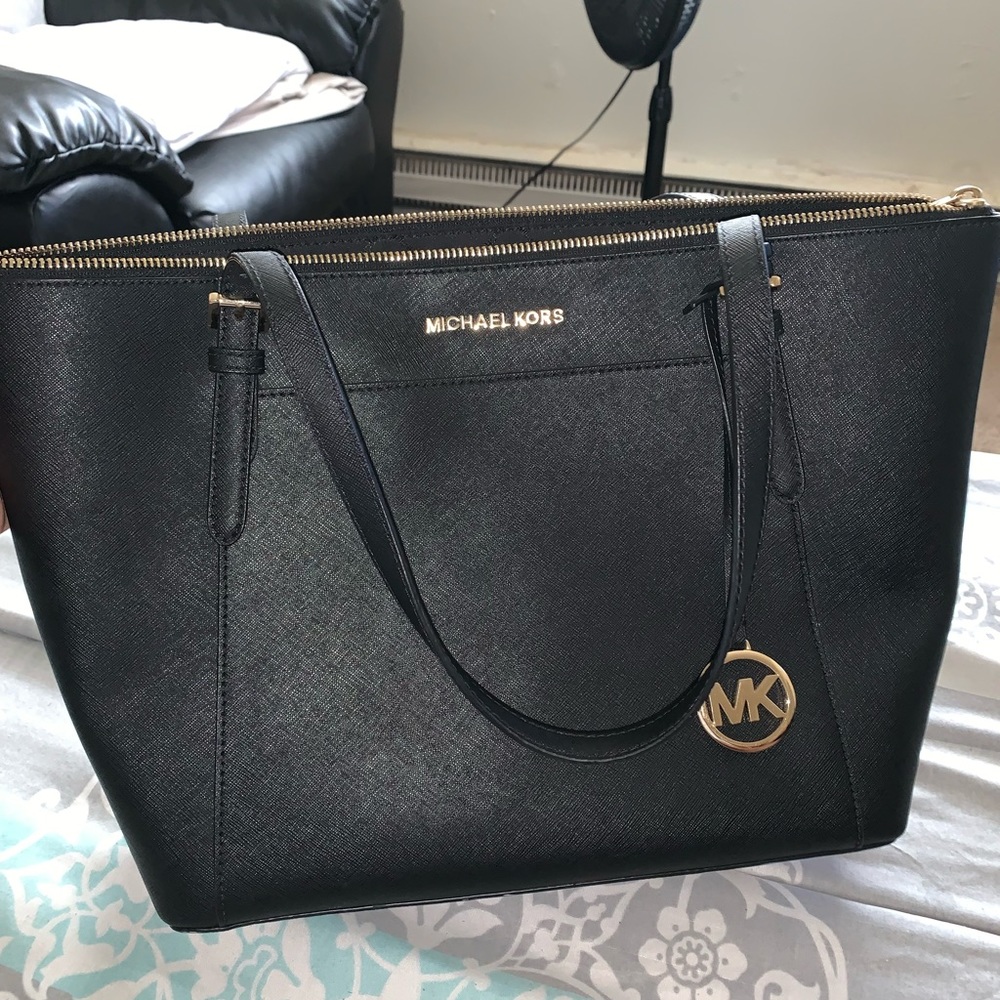 Black Michael kors purse